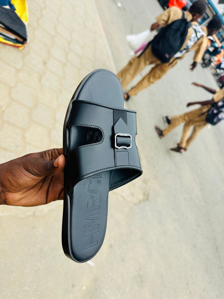 Sandales en cuir noir pour homme