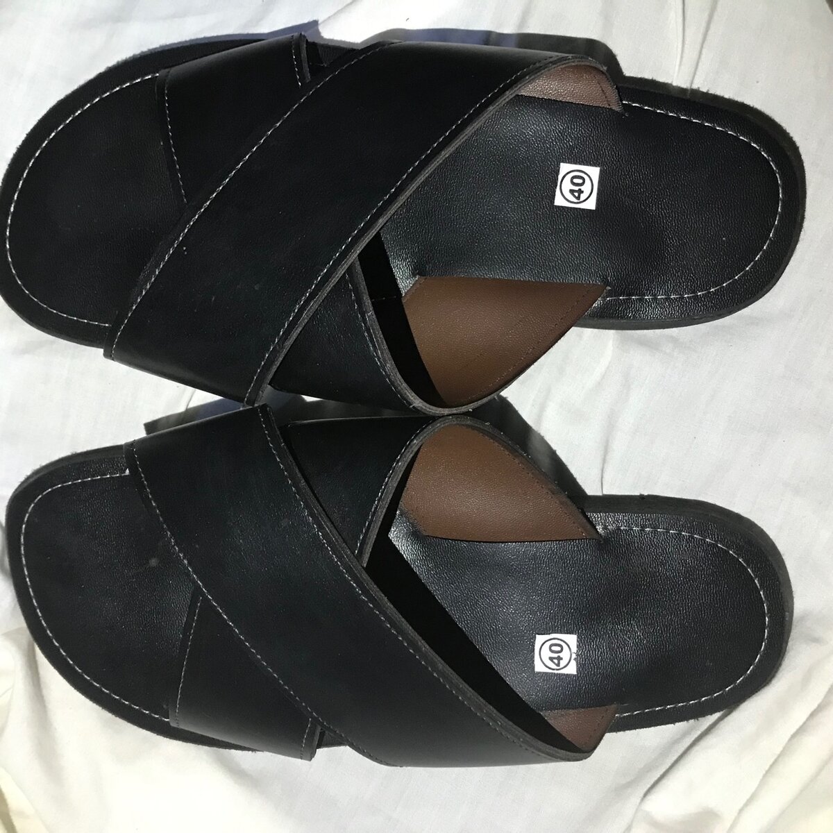 Sandales en cuir croisées noires