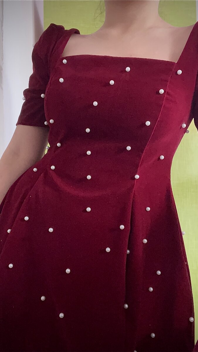 Бархатное бордовое платье