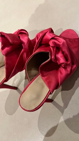 Mules élégantes en satin rouge