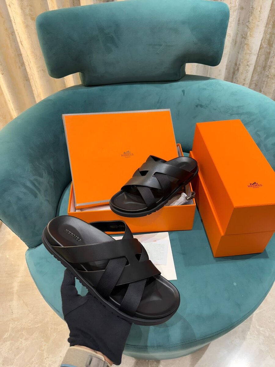 Sandales en cuir noir élégantes