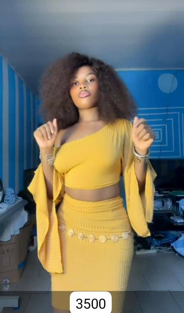 Tenue Asymétrique Élégante