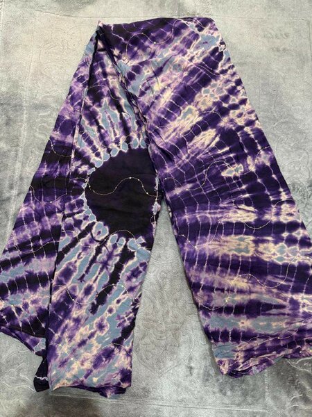 Écharpe tie-dye violette