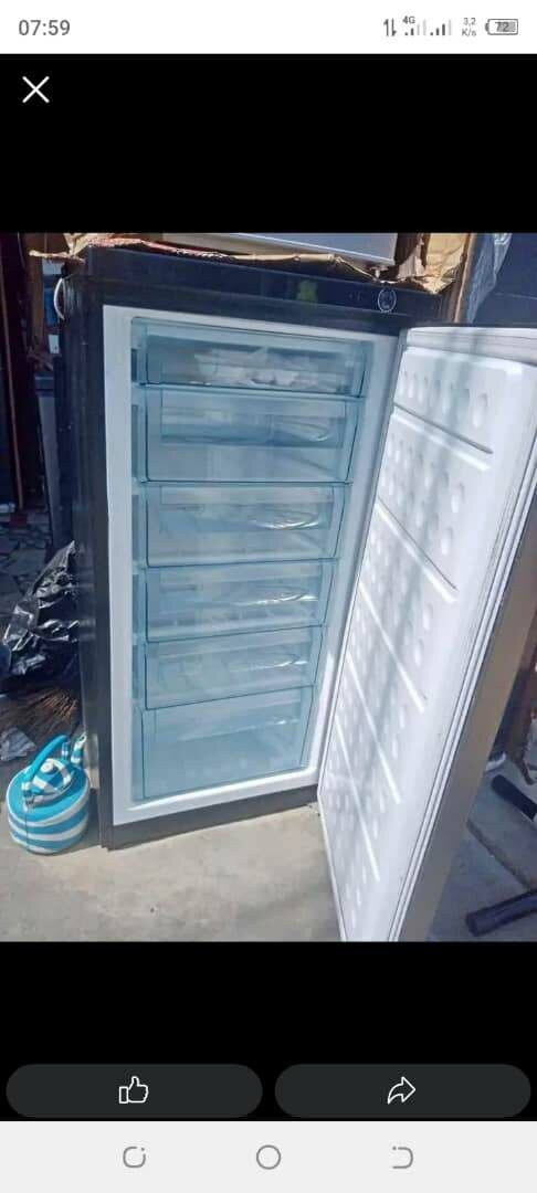 Congélateur vertical spacieux