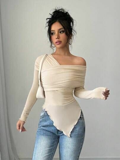 Haut asymétrique à épaules dénudées