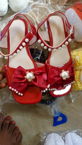 Sandales rouges perles enfant