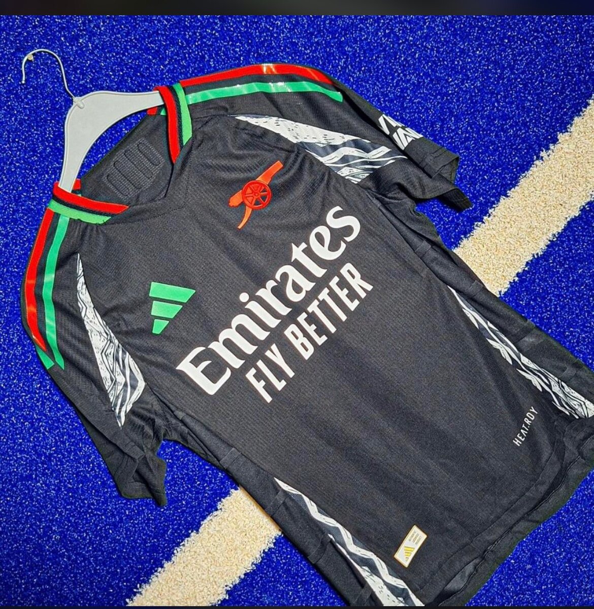 Maillot pro (original, authentique) disponible