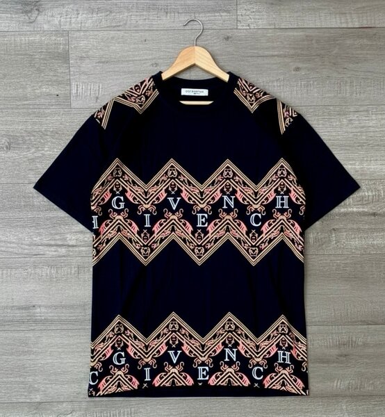 T-shirt graphique Givenchy