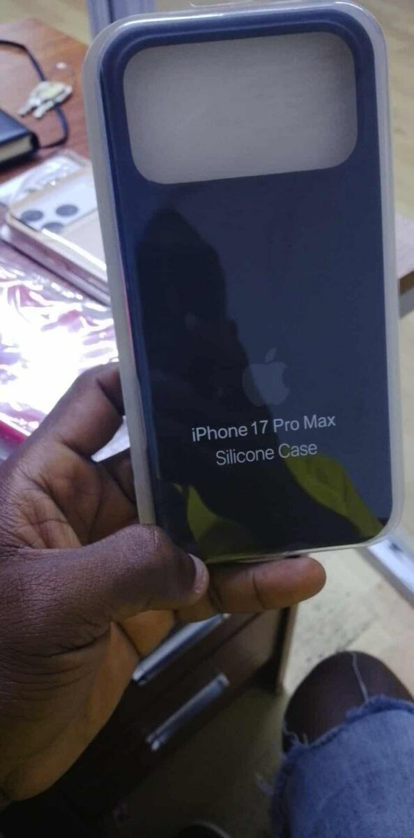 Coque silicone  iphon 17 pro m