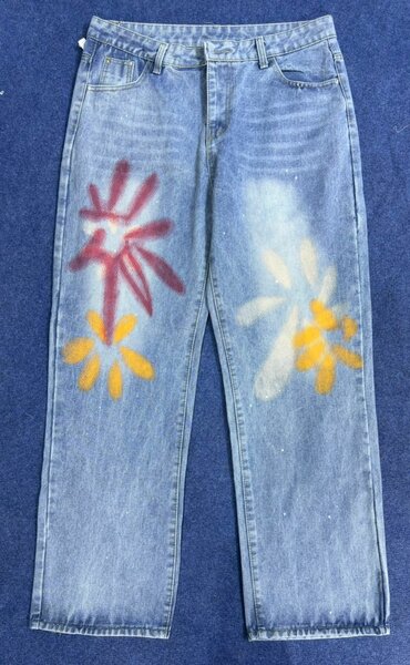 Jeans personnalisés avec motifs uniques