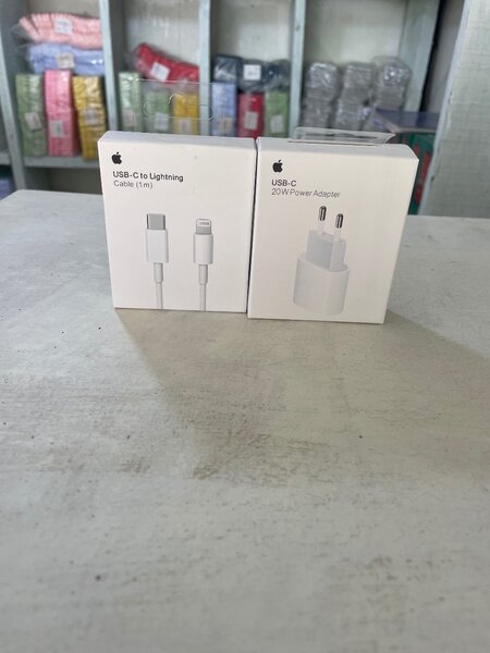 Adaptateur et câble USB-C Apple