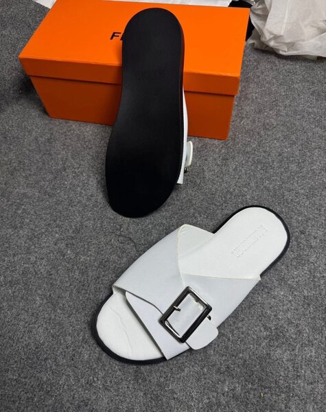 Mules et Sandales de Luxe