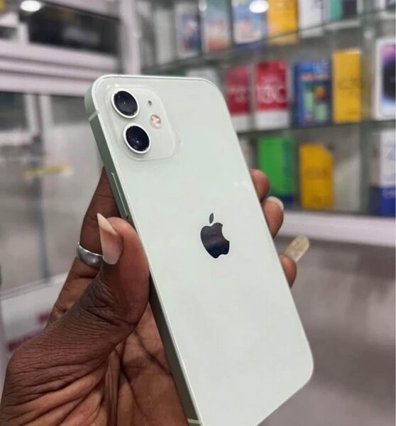 iPhone 12 simple en promotion