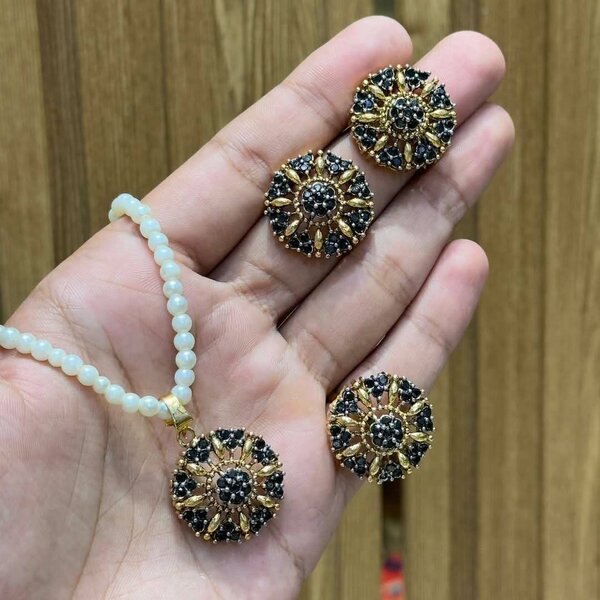 Ladies wedding set Necklace and earrings