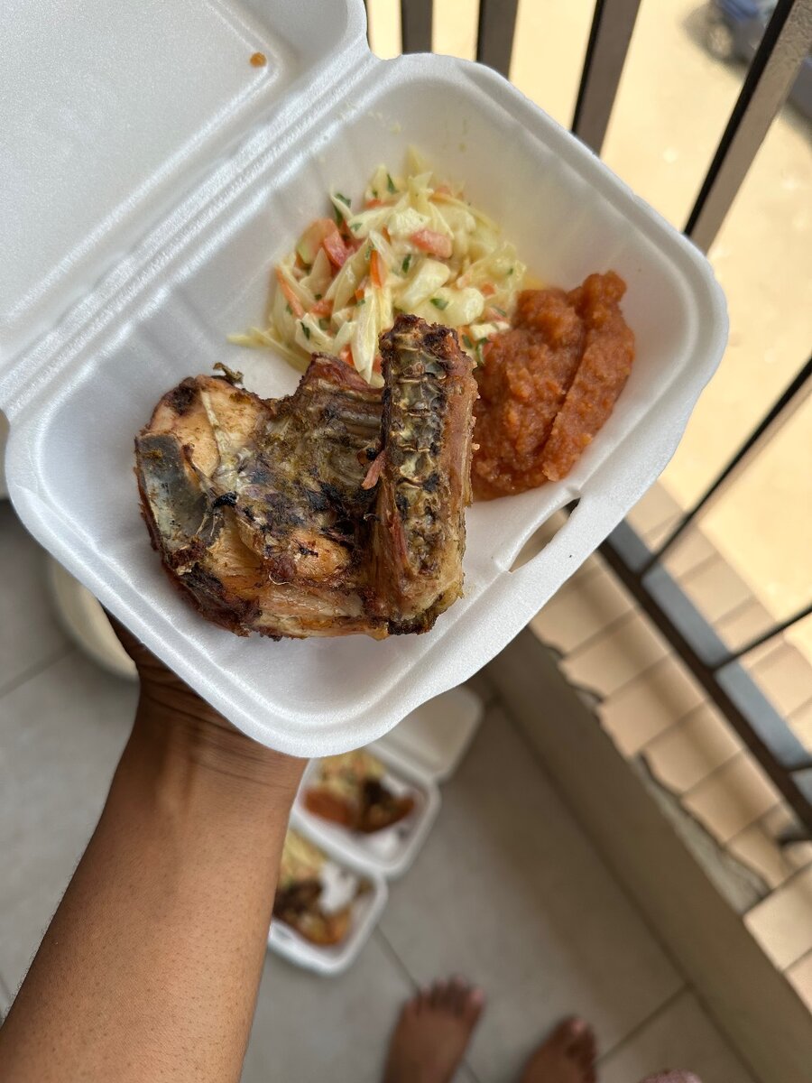 Morceau de poulet braisé