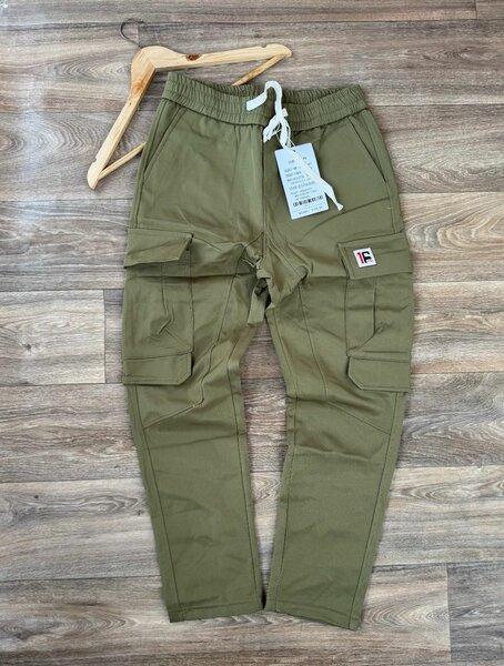 Pantalon cargo disponible