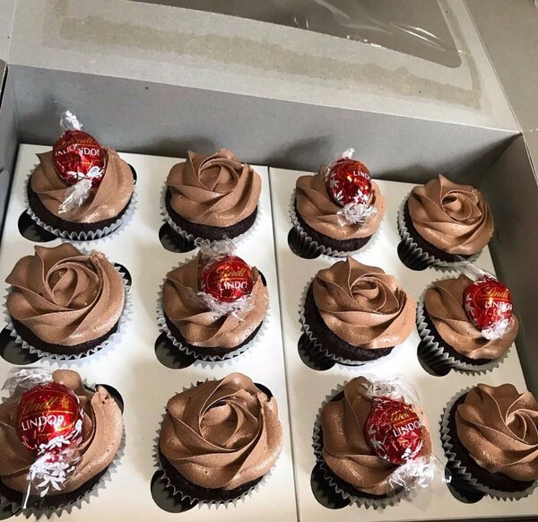 Chocolate lindor cupcakes (12)