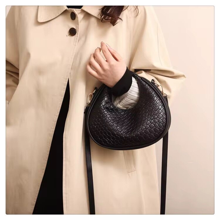 Sac à bandoulière tissé élégant