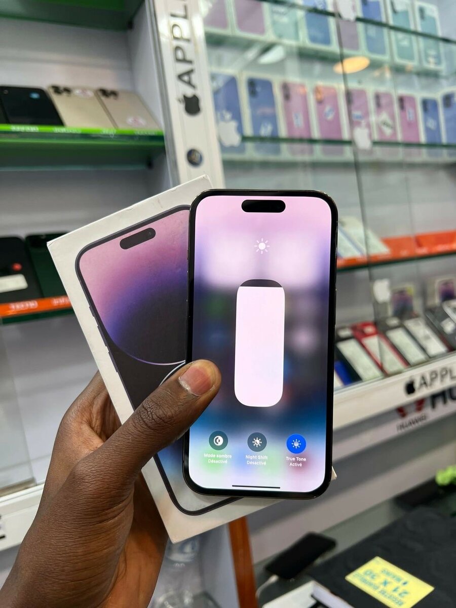 iPhone 14 Pro 128go quasiment neuf avec son carton