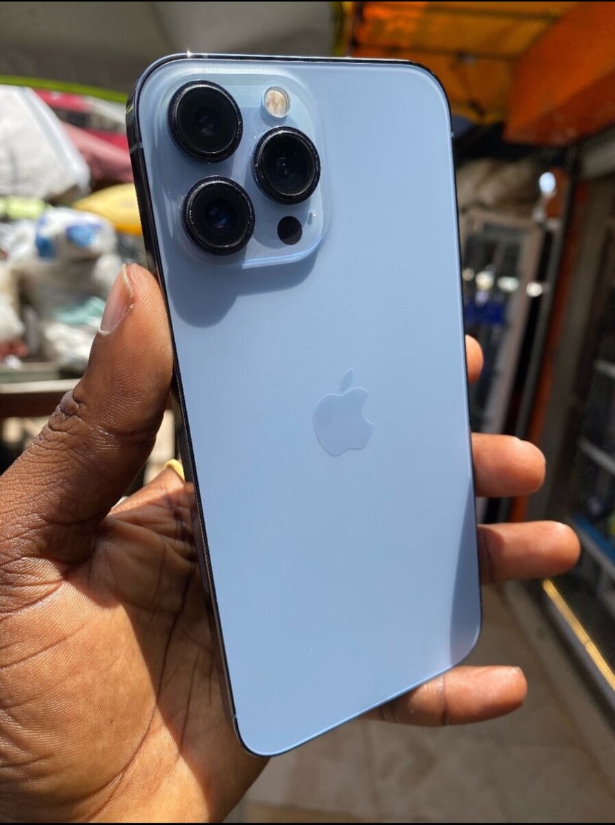 iPhone 13pro max (256gig factory unlocked)