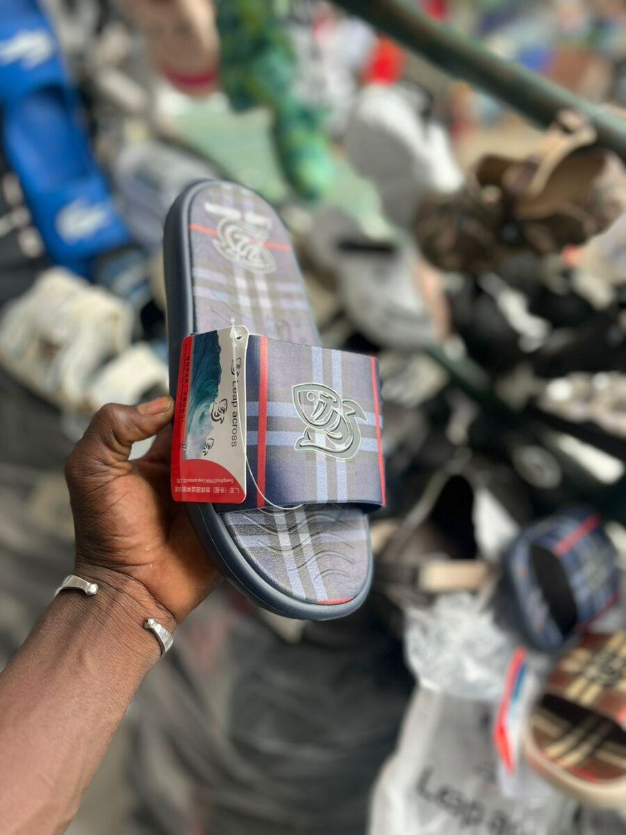 Claquettes élégantes pour hommes