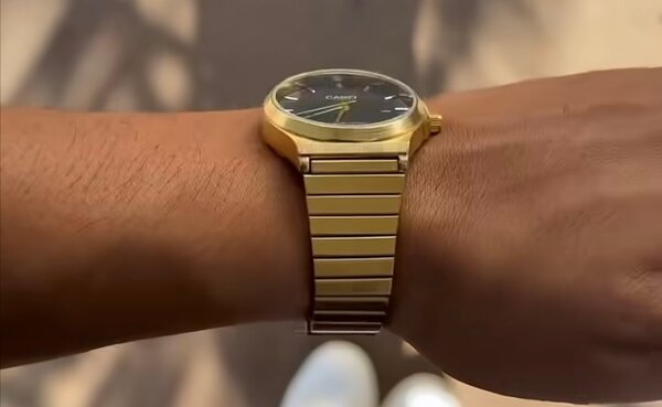 Montre Dorée Casio Étanche