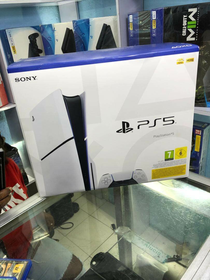 PS5 slim Nouveau dans carton