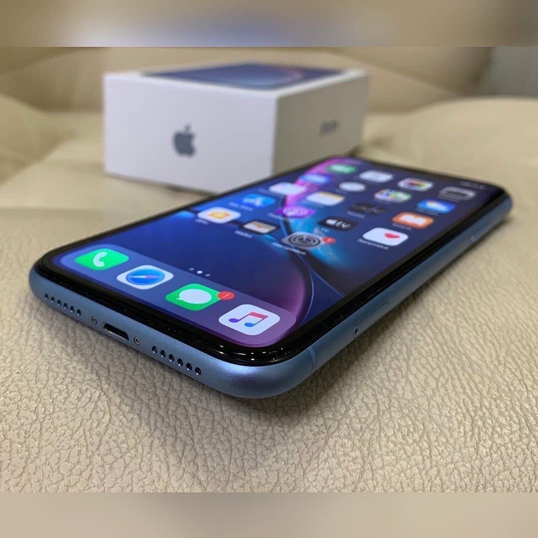 PRE OWNED IPHONES XR