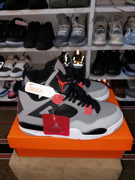 Nike air jordan 4 retro