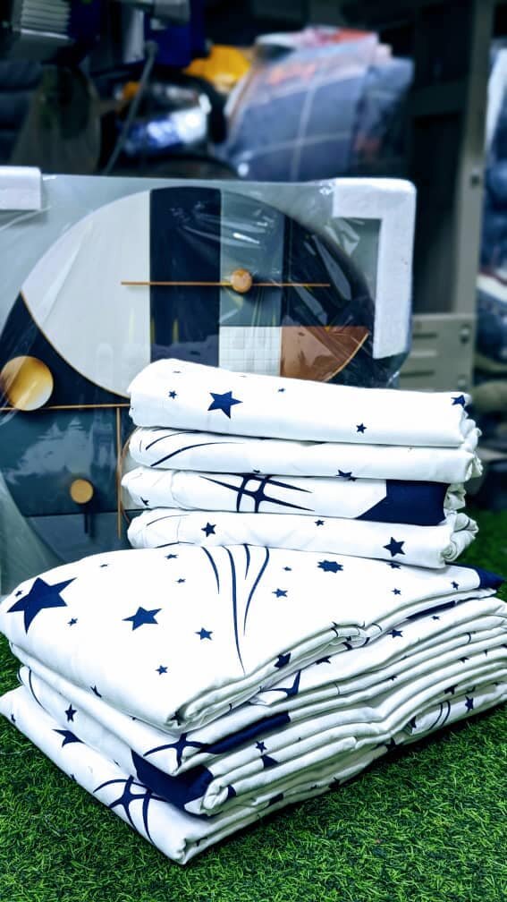  set includes 2 bedsheets and 4 pillowcases.