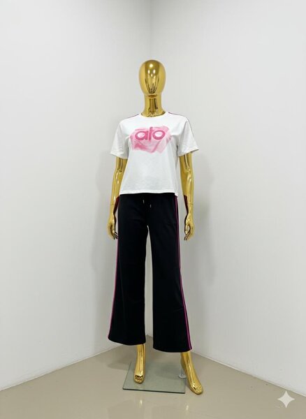 T-shirt et pantalon noir femme