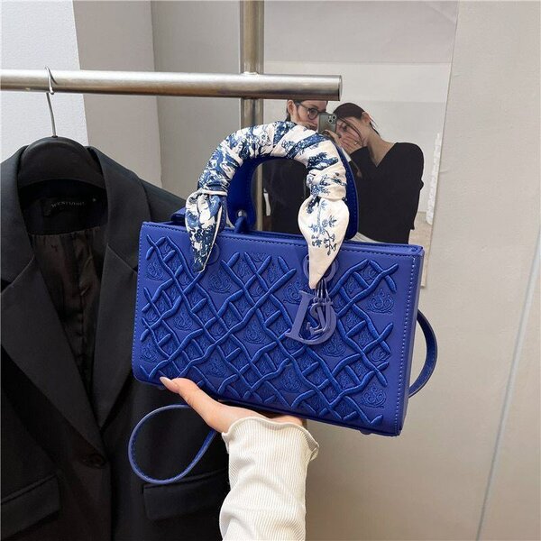 Sac à main bleu élégant