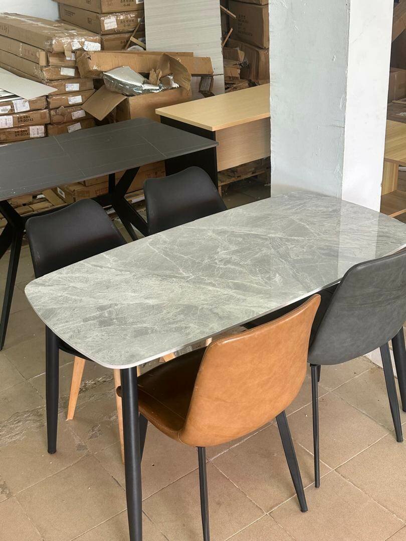 Table à manger en marbre moderne