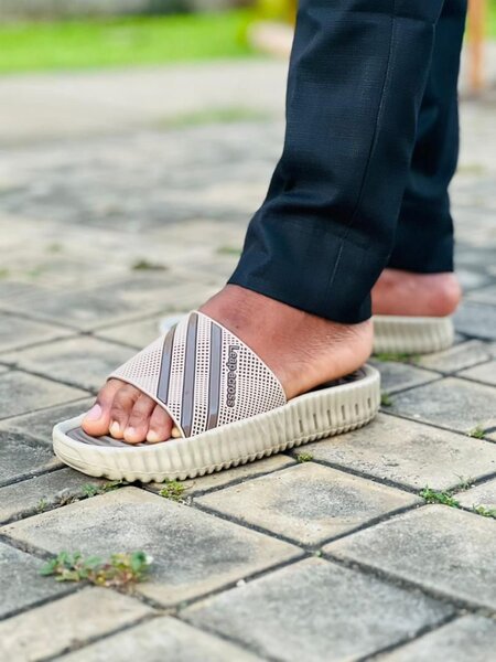 Claquettes confortables homme