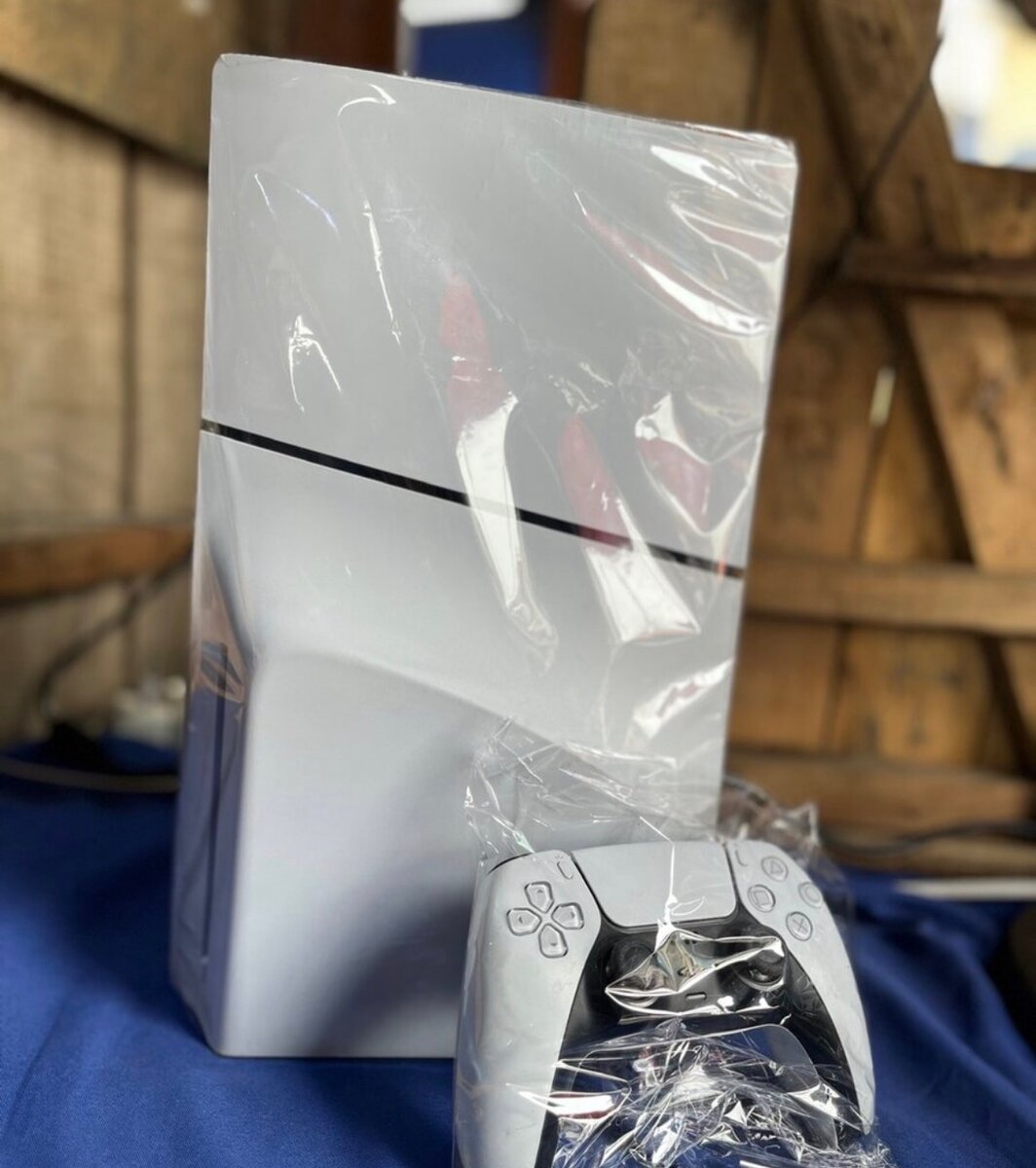 PS5 nouveau avec deux manette