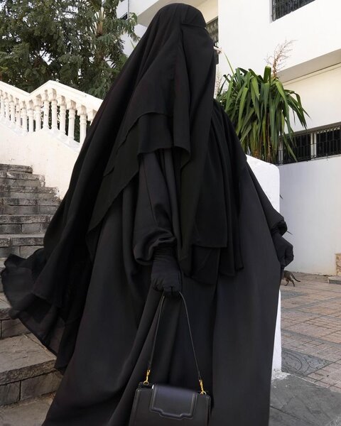 Abaya noire +khimar
