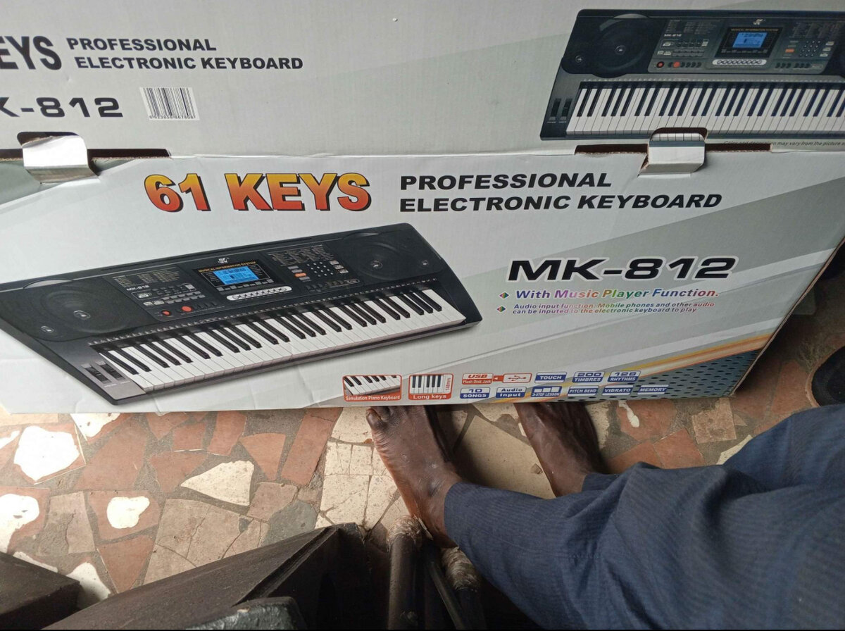 Clavier électronique MK-812 61 touches