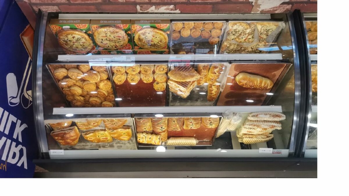 We Provides Freshly baked fast food donuts and live pizza