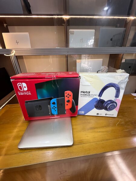 Nintendo Switch avec Joy-Con Neon