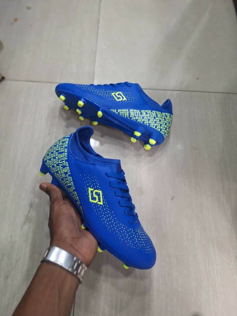 Chaussures de football colorées