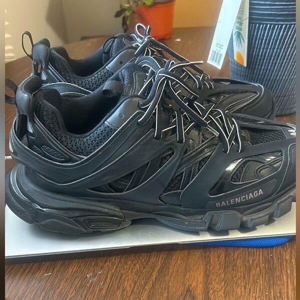 Balenciaga Tracker