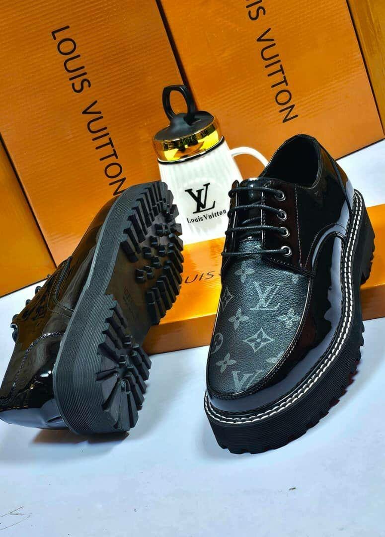 Chaussures à plateforme blanches élégantes