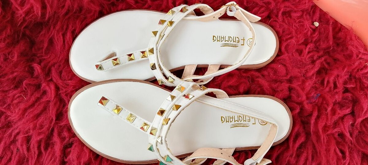 Sandales à talons cloutés