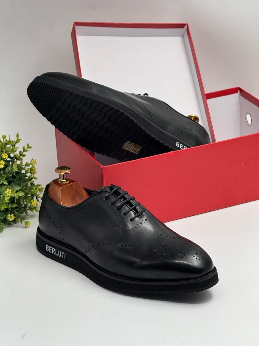 LOUIS VUITTON ALL BLACK