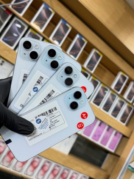 iPhone 15 128giga quasi neuf