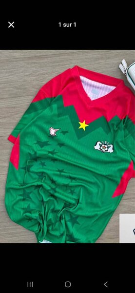 Maillot de football vert et rouge