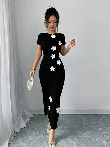 Robe moulante florale élégante