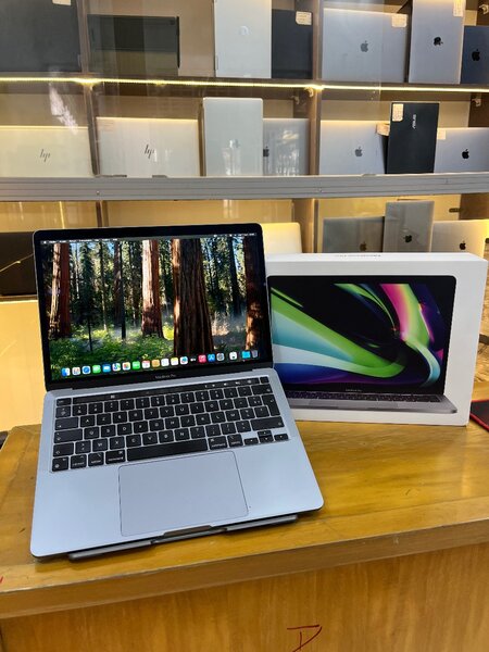 MacBook Pro 13" - Puissant et Élegant