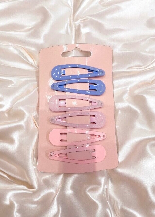 3 pairs of hair pins for girls.