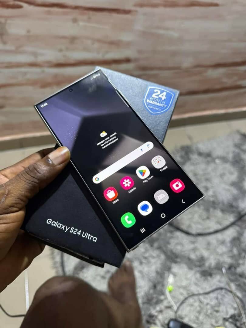 Samsung Galaxy s24 ultra 256Go/12 casineufs